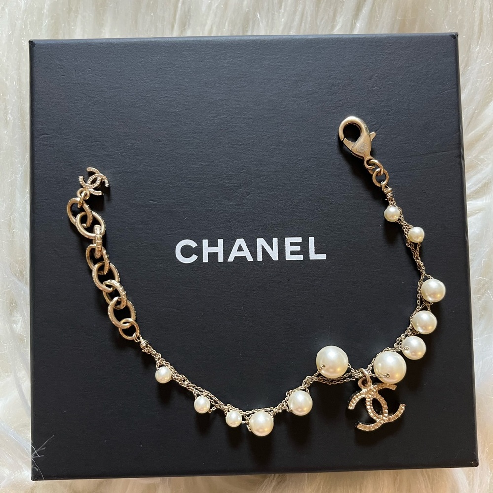 CHANEL CC Logo bracelet